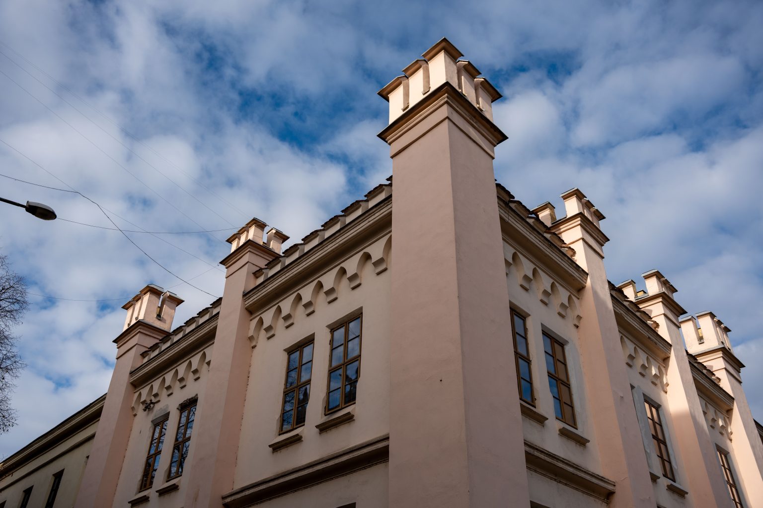 Radnica vymenila historické okná na Mestskej tržnici v Nitre