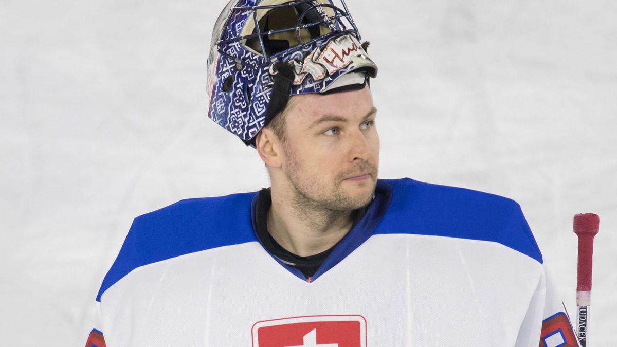 Slovenský hokejový brankár Július Hudáček opustil klub po tlaku fanúšikov kvôli KHL: Politici ho obhajujú