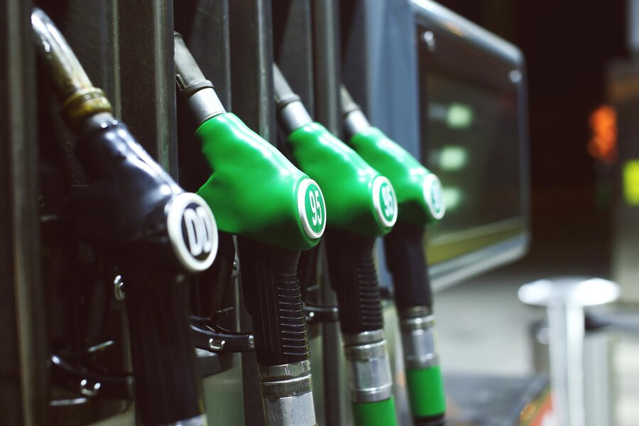 Ceny pohonných látok v priebehu 15. týždňa tohto roka opäť rástli