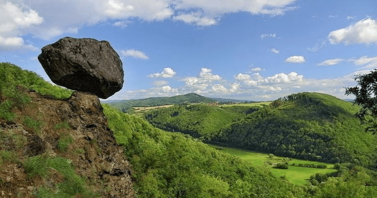 Mesto Trenčianske Teplice organizuje výlet po náučnom chodníku Čvirigovec - Čertova skala